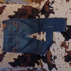 AMERICAN EAGLE JEANS, SUPER STRETCH, SIZE 6 SHORT.